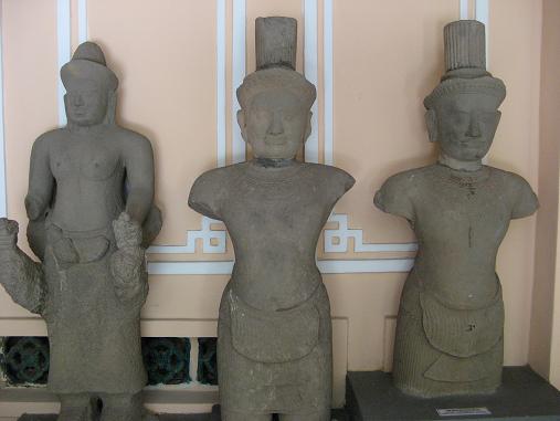 Angkor Wat statues