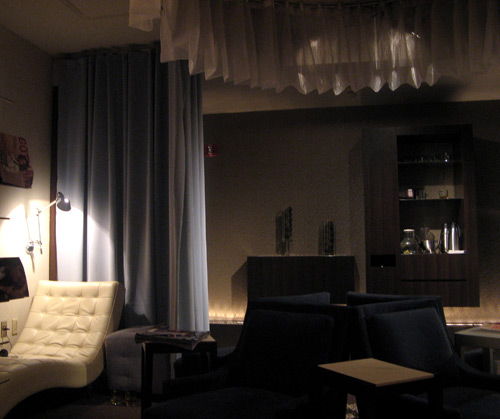 Red Door Lounge
