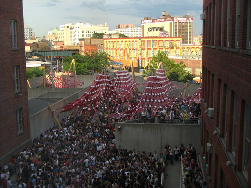 Warm Up crowds