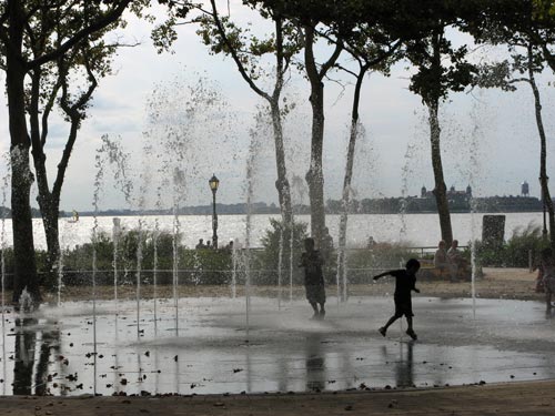 Battery Park fountain