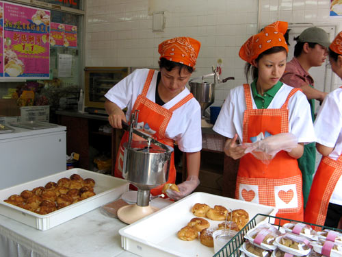 Sakuraya workers