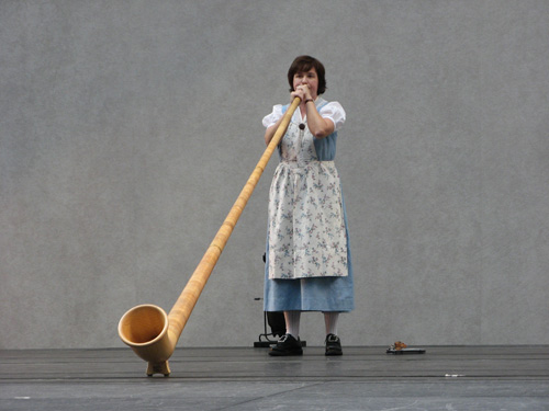 Alpine horn blower